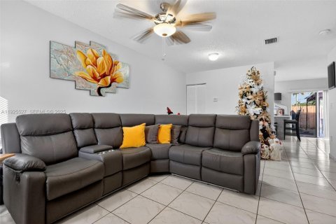 Condo in Hialeah, Florida, 3 bedrooms  № 1985829 - photo 4