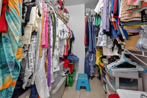 Condo in Hialeah, Florida, 3 bedrooms  № 1985829 - photo 22