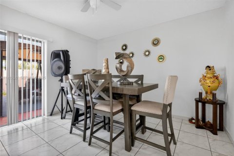 Condo in Hialeah, Florida, 3 bedrooms  № 1985829 - photo 12