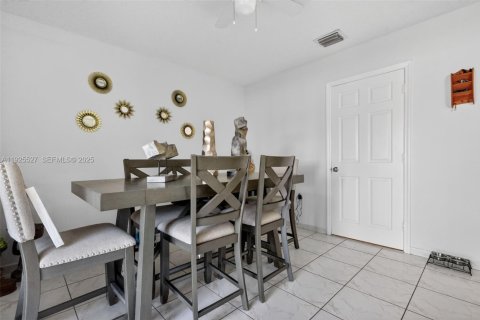 Condo in Hialeah, Florida, 3 bedrooms  № 1985829 - photo 13