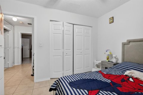 Condo in Hialeah, Florida, 3 bedrooms  № 1985829 - photo 29