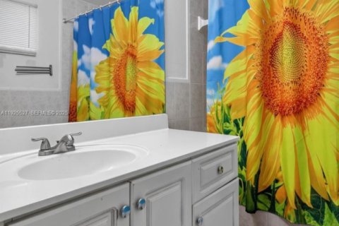 Condo in Hialeah, Florida, 3 bedrooms  № 1985829 - photo 20