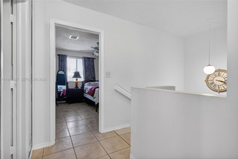 Condo in Hialeah, Florida, 3 bedrooms  № 1985829 - photo 16
