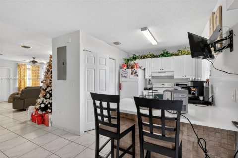 Condo in Hialeah, Florida, 3 bedrooms  № 1985829 - photo 9