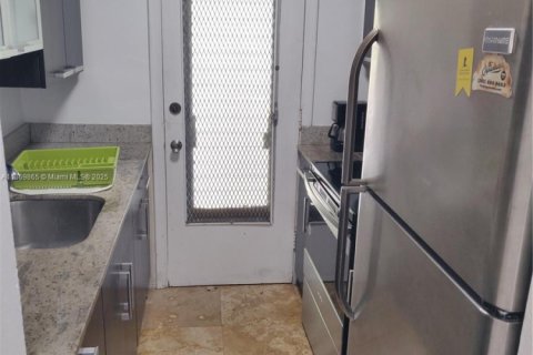Condo in Key Biscayne, Florida, 1 bedroom  № 1896949 - photo 8