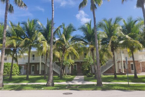 Condo in Key Biscayne, Florida, 1 bedroom  № 1896949 - photo 2