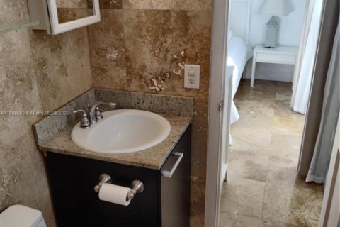Condo in Key Biscayne, Florida, 1 bedroom  № 1896949 - photo 14