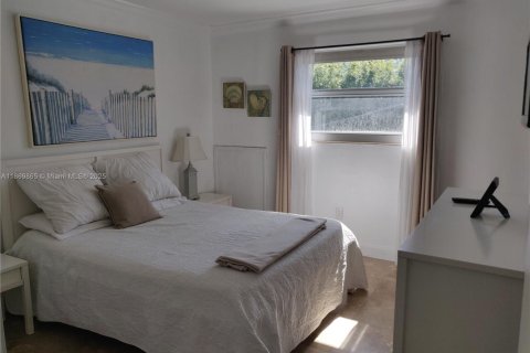 Condo in Key Biscayne, Florida, 1 bedroom  № 1896949 - photo 9