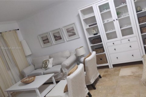 Condo in Key Biscayne, Florida, 1 bedroom  № 1896949 - photo 6