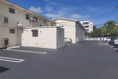 Condo in Key Biscayne, Florida, 1 bedroom  № 1896949 - photo 18