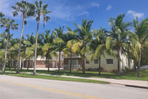 Condo in Key Biscayne, Florida, 1 bedroom  № 1896949 - photo 1