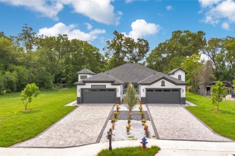 Duplex in Apopka, Florida 6 bedrooms, 297.1 sq.m. № 1902332 - photo 3