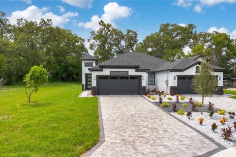 Duplex in Apopka, Florida 6 bedrooms, 297.1 sq.m. № 1902332 - photo 1