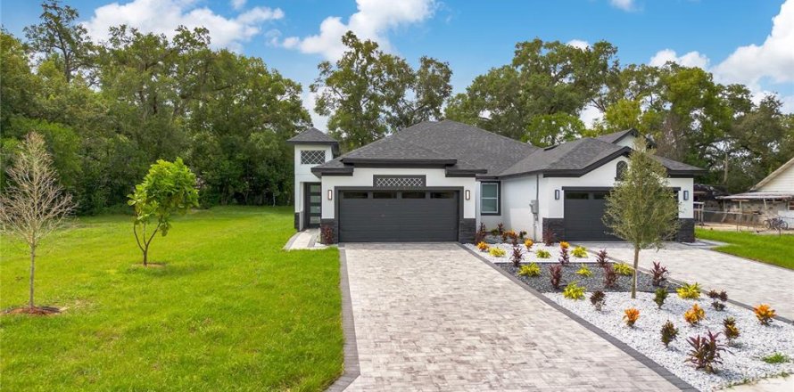 Duplex in Apopka, Florida 6 bedrooms, 297.1 sq.m. № 1902332