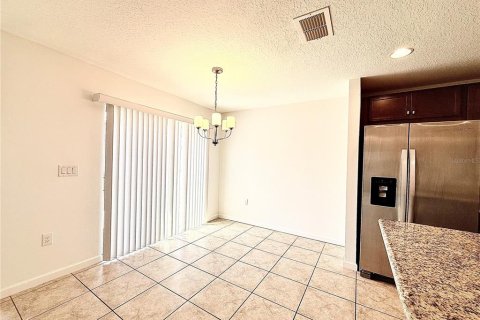 Villa ou maison à louer à Haines City, Floride: 4 chambres, 148.64 m2 № 2324888 - photo 6