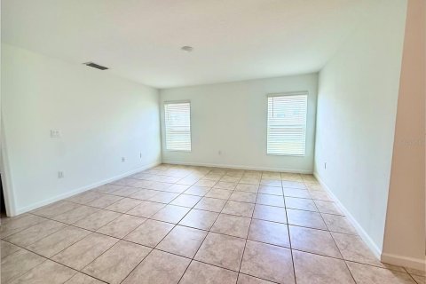 Villa ou maison à louer à Haines City, Floride: 4 chambres, 148.64 m2 № 2324888 - photo 4