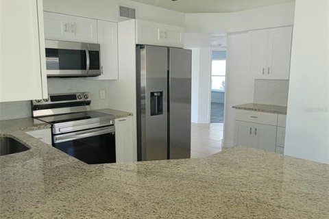 House in Englewood, Florida 3 bedrooms, 224.64 sq.m. № 1656637 - photo 13