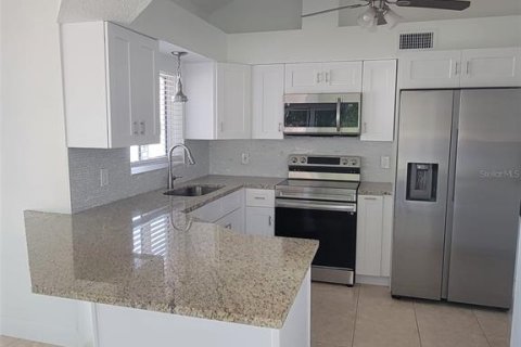 House in Englewood, Florida 3 bedrooms, 224.64 sq.m. № 1656637 - photo 14
