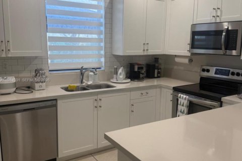 Adosado en alquiler en Fort Lauderdale, Florida, 3 dormitorios, 140.84 m2 № 2049084 - foto 14