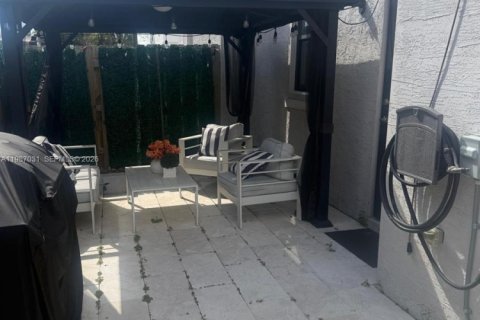 Adosado en alquiler en Fort Lauderdale, Florida, 3 dormitorios, 140.84 m2 № 2049084 - foto 11