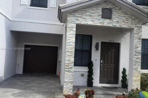 Adosado en alquiler en Fort Lauderdale, Florida, 3 dormitorios, 140.84 m2 № 2049084 - foto 2