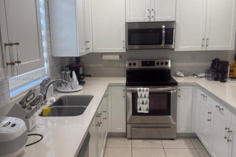 Adosado en alquiler en Fort Lauderdale, Florida, 3 dormitorios, 140.84 m2 № 2049084 - foto 3