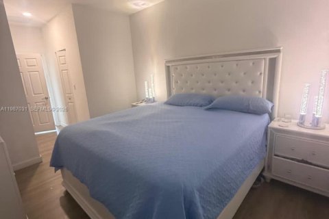 Adosado en alquiler en Fort Lauderdale, Florida, 3 dormitorios, 140.84 m2 № 2049084 - foto 10