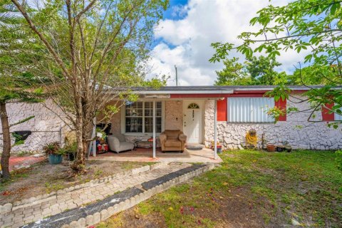 Villa ou maison à vendre à Miami, Floride: 4 chambres, 155.43 m2 № 1963416 - photo 1