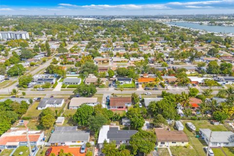 Villa ou maison à vendre à Miami, Floride: 4 chambres, 155.43 m2 № 1963416 - photo 20