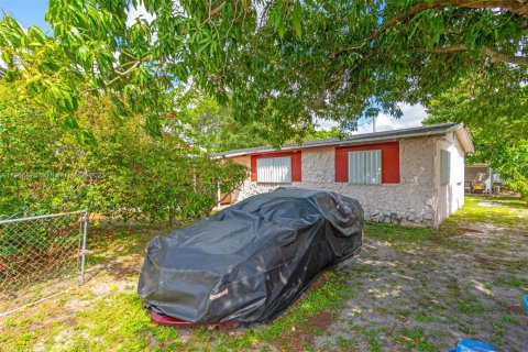 Villa ou maison à vendre à Miami, Floride: 4 chambres, 155.43 m2 № 1963416 - photo 14