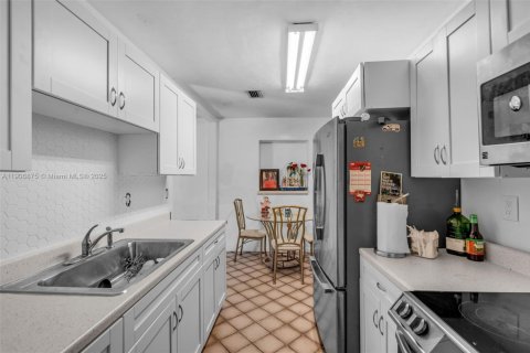 Villa ou maison à vendre à Miami, Floride: 4 chambres, 155.43 m2 № 1963416 - photo 4