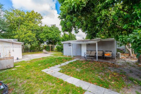 Villa ou maison à vendre à Miami, Floride: 4 chambres, 155.43 m2 № 1963416 - photo 17