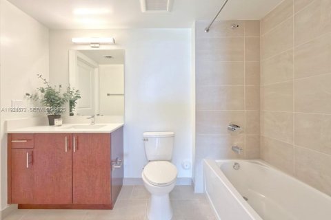 Снять в аренду квартиру в Суитуотер, Флорида 2 спальни, 479.75м2, № 2082909 - фото 8