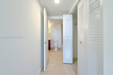 Снять в аренду квартиру в Суитуотер, Флорида 2 спальни, 479.75м2, № 2082909 - фото 12