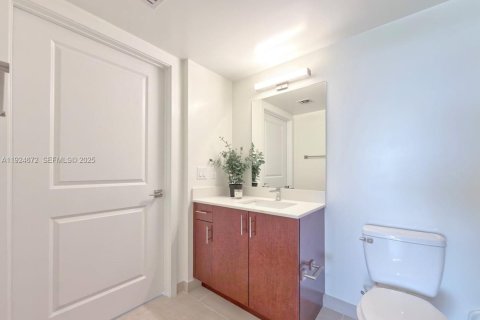 Снять в аренду квартиру в Суитуотер, Флорида 2 спальни, 479.75м2, № 2082909 - фото 9