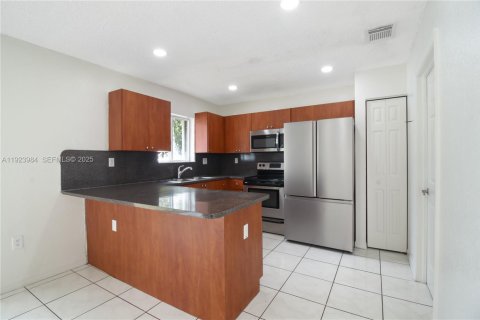 House in Miami Gardens, Florida 4 bedrooms, 153.47 sq.m. № 1984069 - photo 20