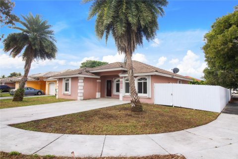 House in Miami Gardens, Florida 4 bedrooms, 153.47 sq.m. № 1984069 - photo 12