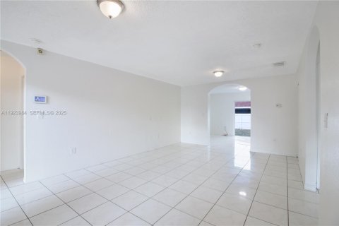 House in Miami Gardens, Florida 4 bedrooms, 153.47 sq.m. № 1984069 - photo 26
