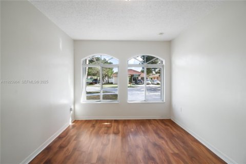 House in Miami Gardens, Florida 4 bedrooms, 153.47 sq.m. № 1984069 - photo 30