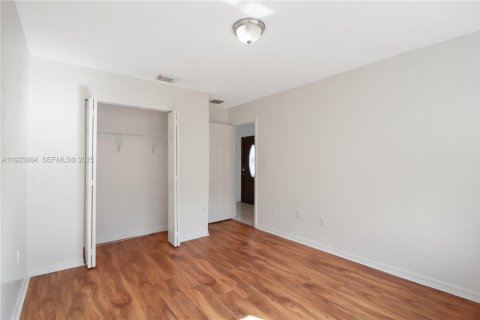 House in Miami Gardens, Florida 4 bedrooms, 153.47 sq.m. № 1984069 - photo 29