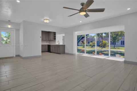 Casa en venta en Miami, Florida, 2 dormitorios, 103.31 m2 № 1888404 - foto 6