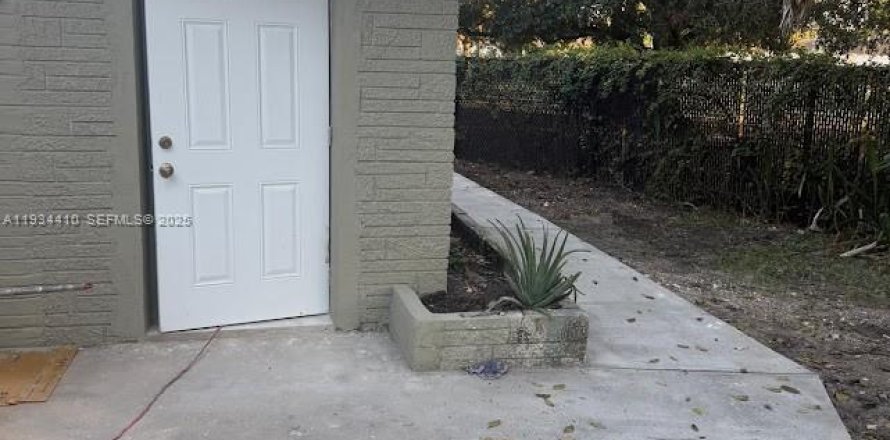 Apartment in Fort Lauderdale, Florida 1 bedroom, 112.6 sq.m. № 2035587