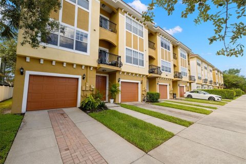 Townhouse in Tampa, Florida 3 bedrooms, 214.79 sq.m. № 1813654 - photo 5