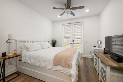 Townhouse in Tampa, Florida 3 bedrooms, 214.79 sq.m. № 1813654 - photo 10