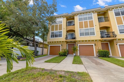 Townhouse in Tampa, Florida 3 bedrooms, 214.79 sq.m. № 1813654 - photo 4