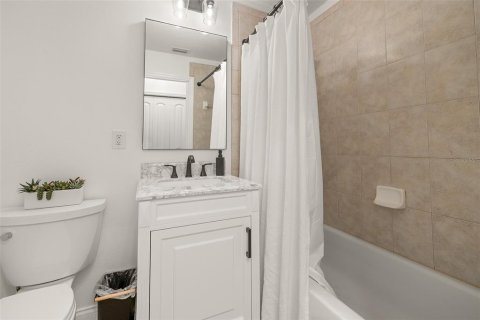 Townhouse in Tampa, Florida 3 bedrooms, 214.79 sq.m. № 1813654 - photo 8