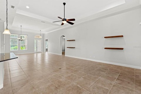 House in Sorrento, Florida 4 bedrooms, 288.65 sq.m. № 1906377 - photo 14