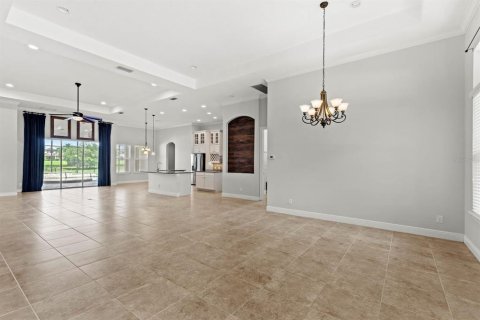 House in Sorrento, Florida 4 bedrooms, 288.65 sq.m. № 1906377 - photo 16