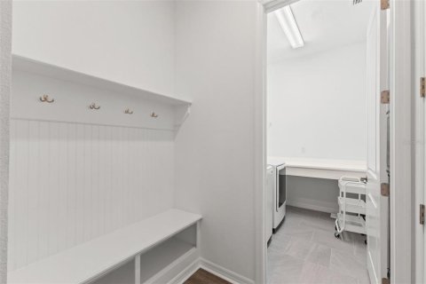 Купить виллу или дом в Аполло-Бич, Флорида 8 комнат, 321.26м2, № 1898782 - фото 25