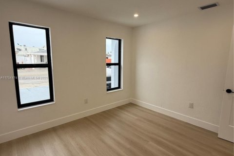 House in Hialeah, Florida 3 bedrooms, 131.92 sq.m. № 1959796 - photo 7